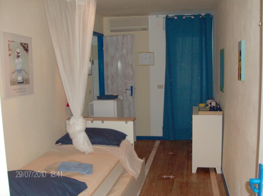 Plaza Beach Hostel سانتا كروتْشّي كاميرينا المظهر الخارجي الصورة