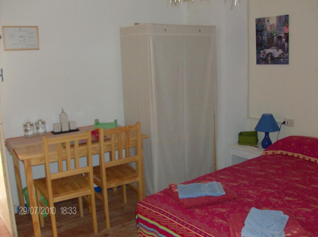 Plaza Beach Hostel سانتا كروتْشّي كاميرينا الغرفة الصورة