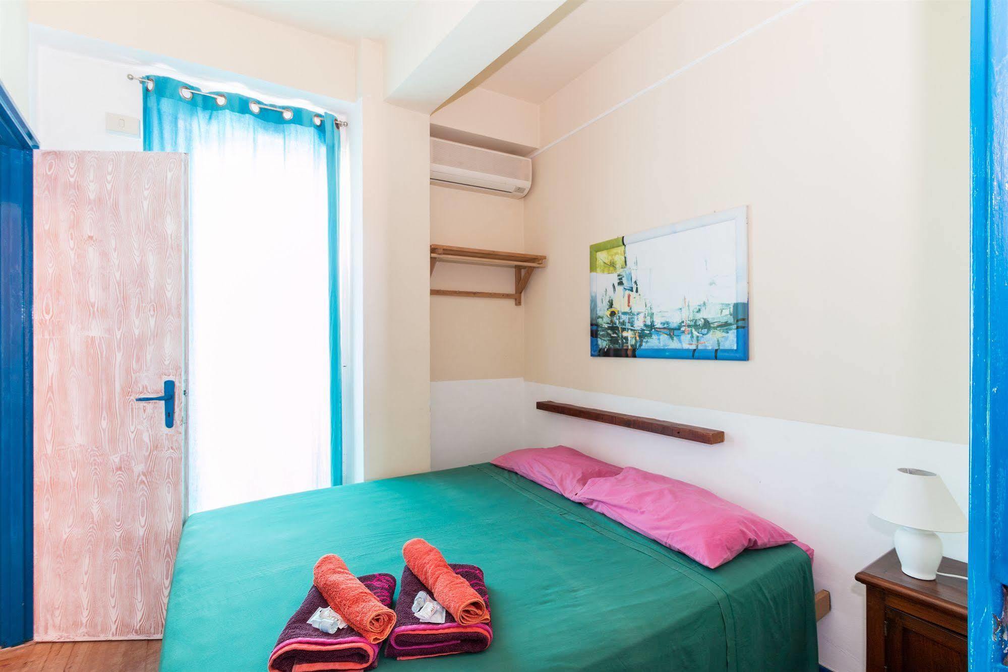 Plaza Beach Hostel سانتا كروتْشّي كاميرينا المظهر الخارجي الصورة