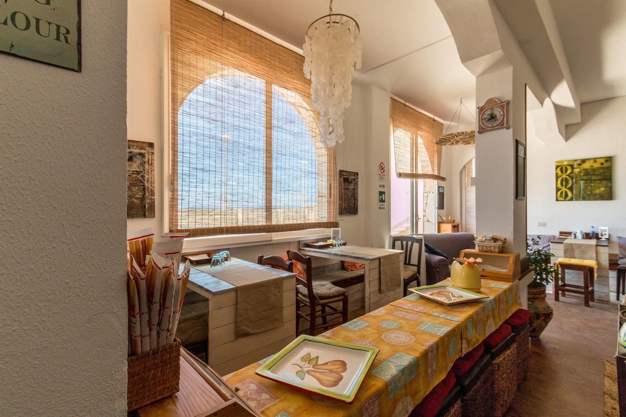 Plaza Beach Hostel سانتا كروتْشّي كاميرينا المظهر الخارجي الصورة