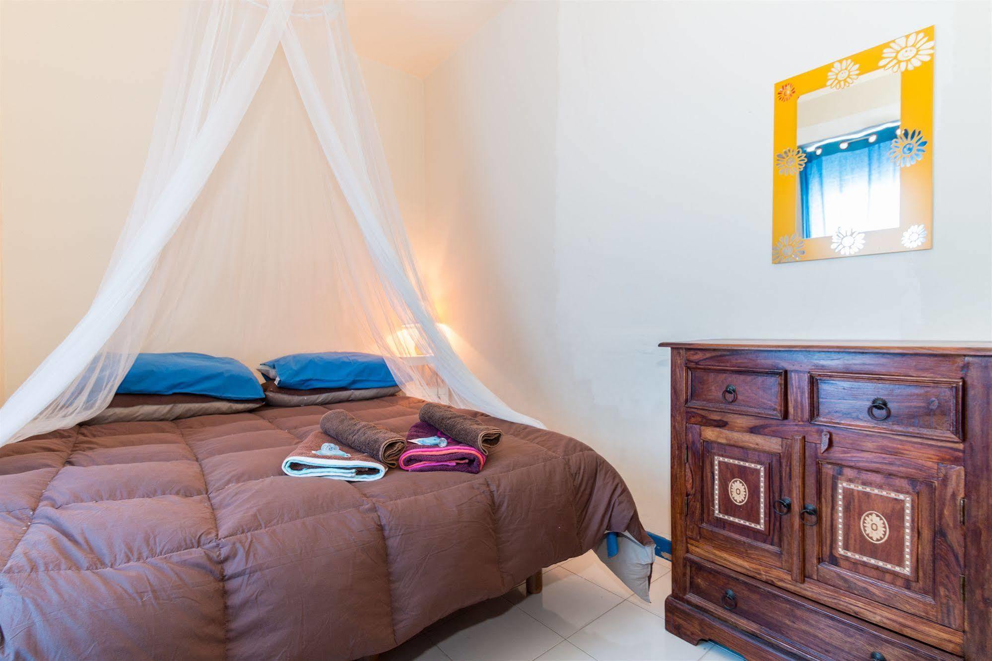 Plaza Beach Hostel سانتا كروتْشّي كاميرينا المظهر الخارجي الصورة