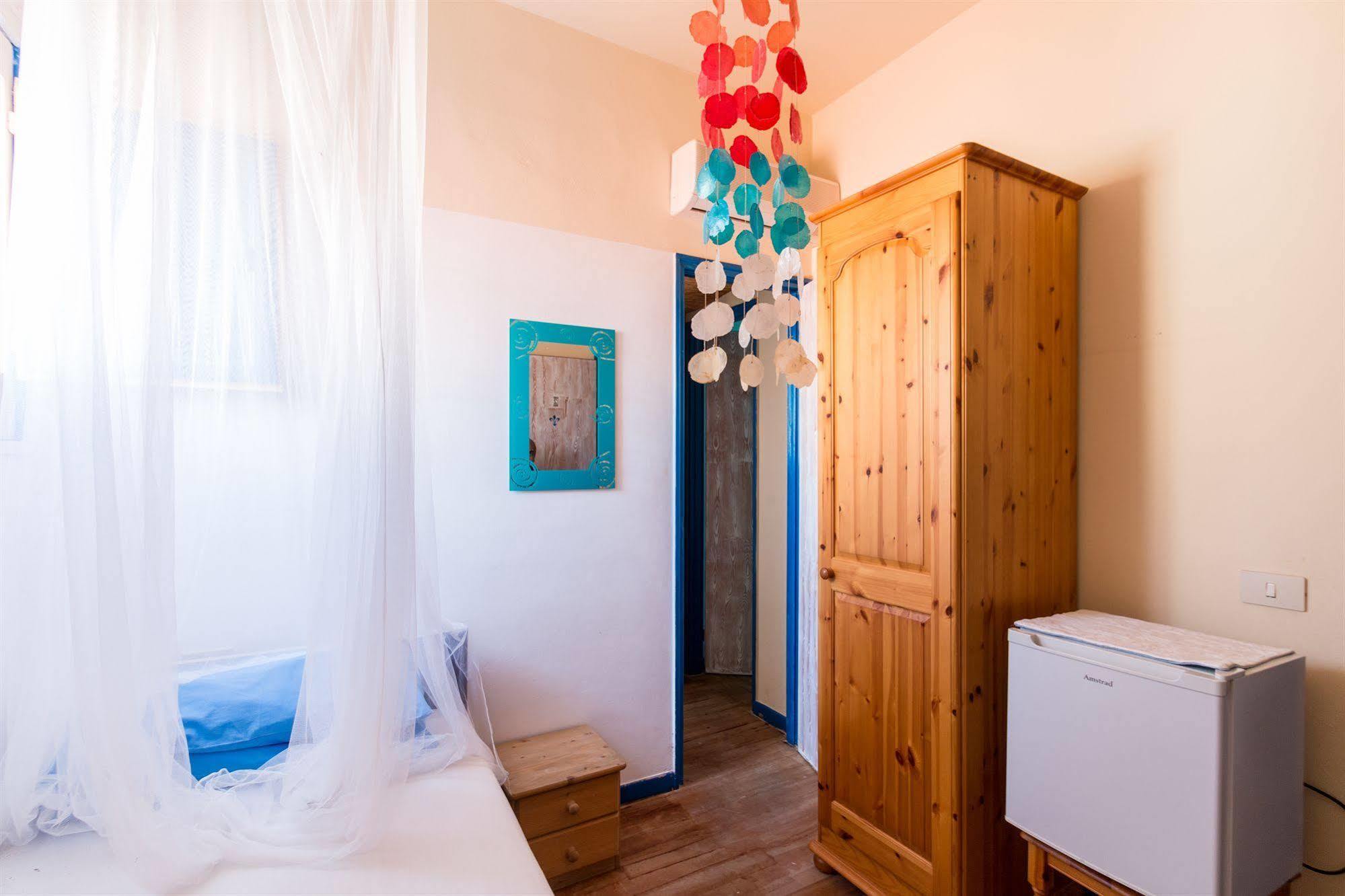 Plaza Beach Hostel سانتا كروتْشّي كاميرينا المظهر الخارجي الصورة