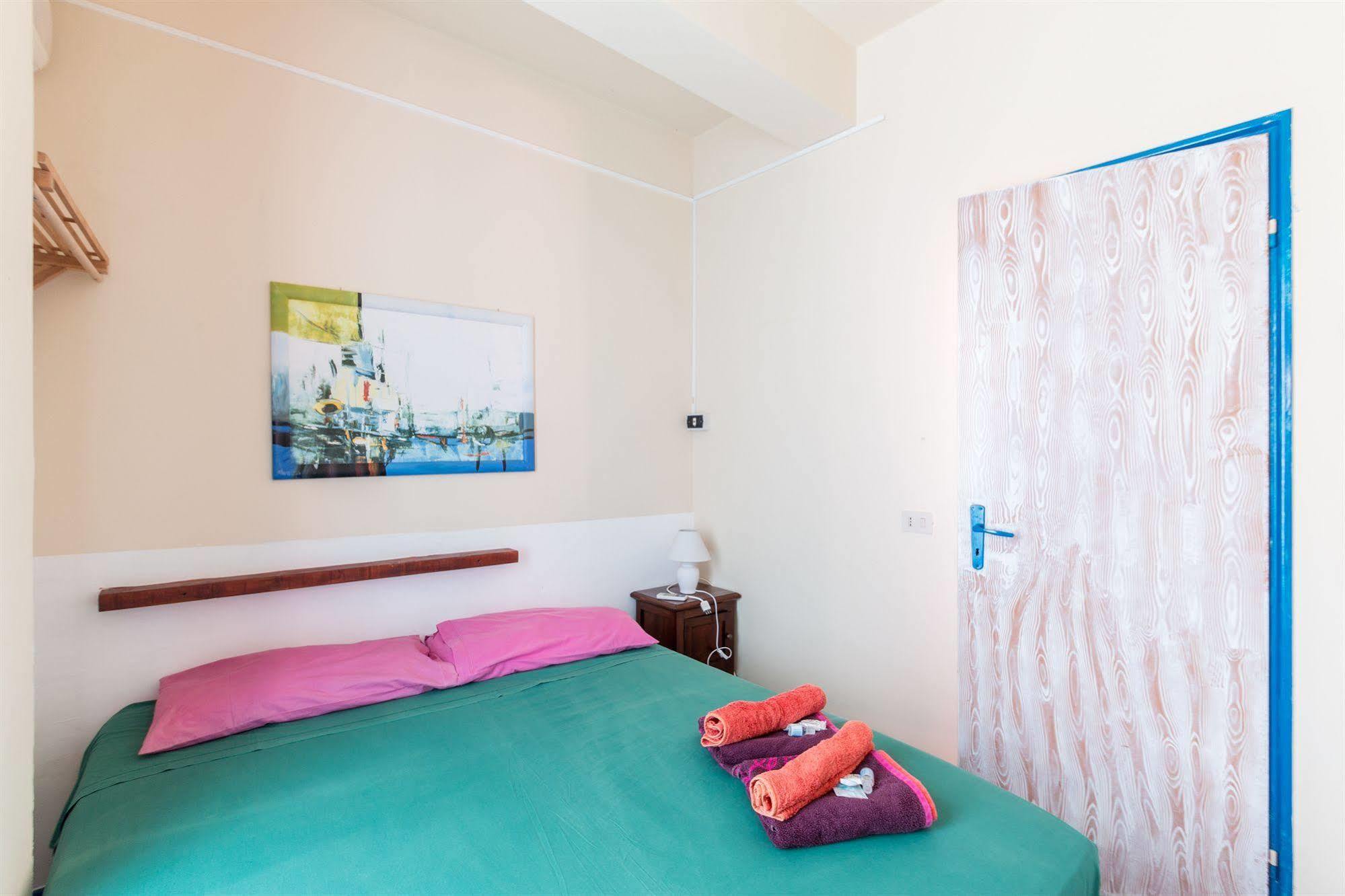 Plaza Beach Hostel سانتا كروتْشّي كاميرينا المظهر الخارجي الصورة