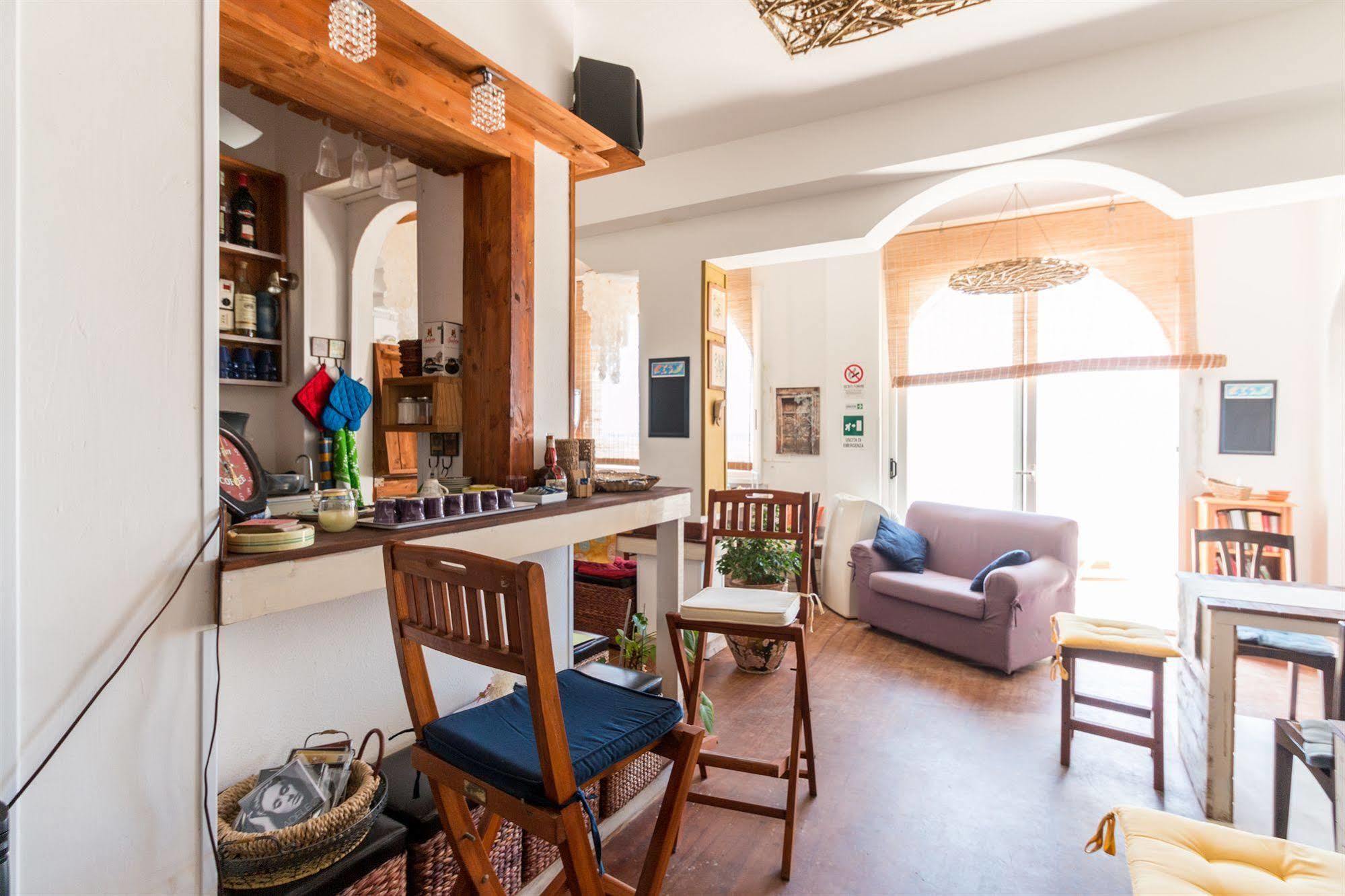 Plaza Beach Hostel سانتا كروتْشّي كاميرينا المظهر الخارجي الصورة